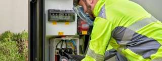 DEHN schützt bei der Instandhaltung von Ladesäulen